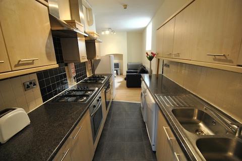10 bedroom semi-detached house to rent - Birchfields Road, Fallowfield, Manchester, M13 0XX