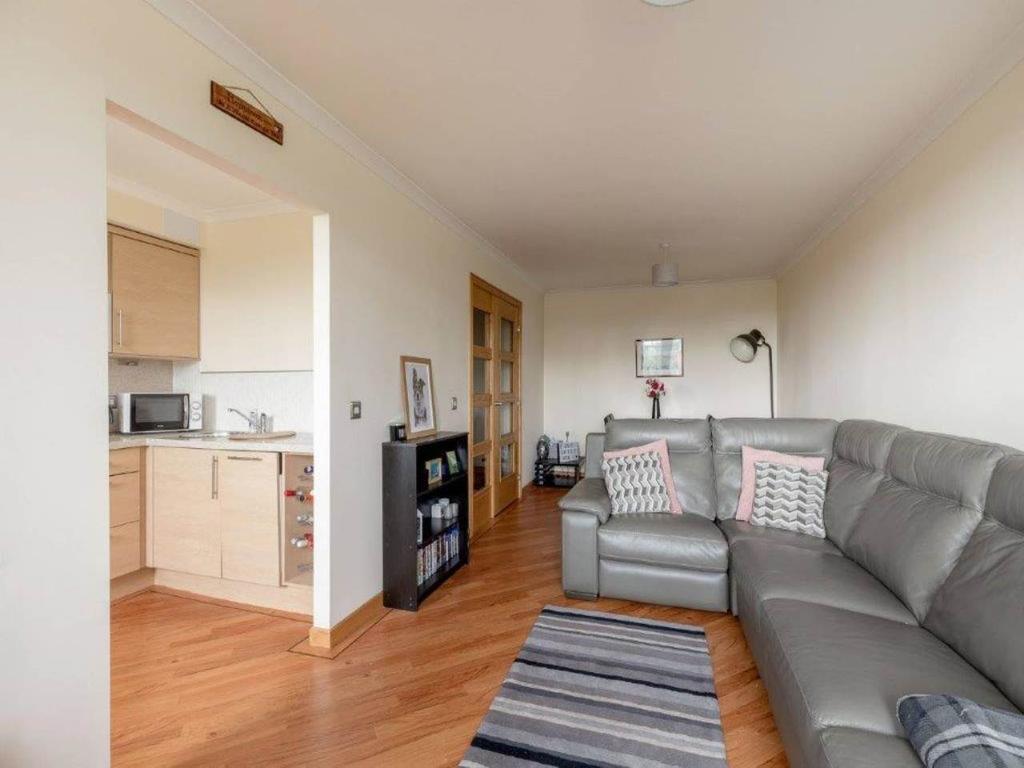 Eagles View, Livingston, West Lothian 2 bed flat £895 pcm (£207 pw)