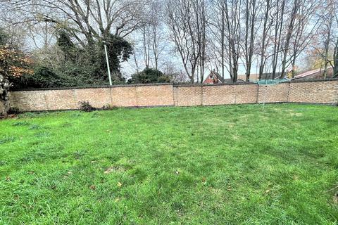 20 Carnoustie Drive, Lowestoft, NR33 9JW