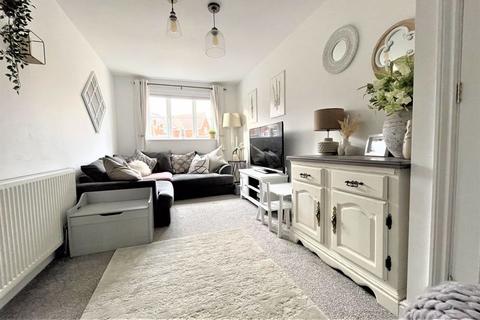 4 bedroom semi-detached house for sale - Diprose Drive, Lowestoft