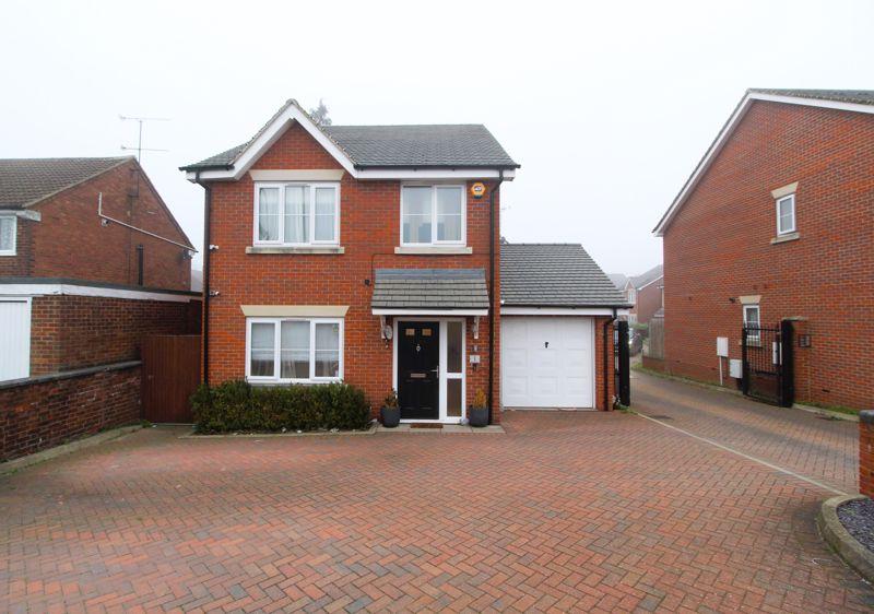 Rockfield Drive, Luton 4 bed detached house £500,000