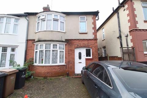 3 bedroom semi-detached house for sale - Maryport Road, Luton