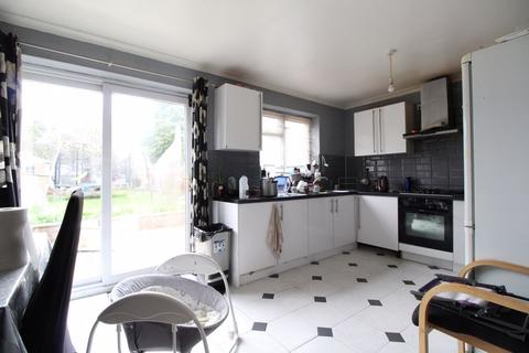 3 bedroom semi-detached house for sale - Maryport Road, Luton