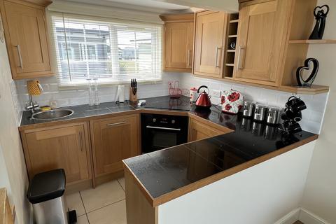 2 bedroom chalet for sale - New Lydd Road, Camber TN31