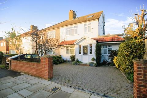 27 Downing Drive, Greenford, UB6 8BD