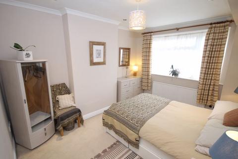 27 Downing Drive, Greenford, UB6 8BD