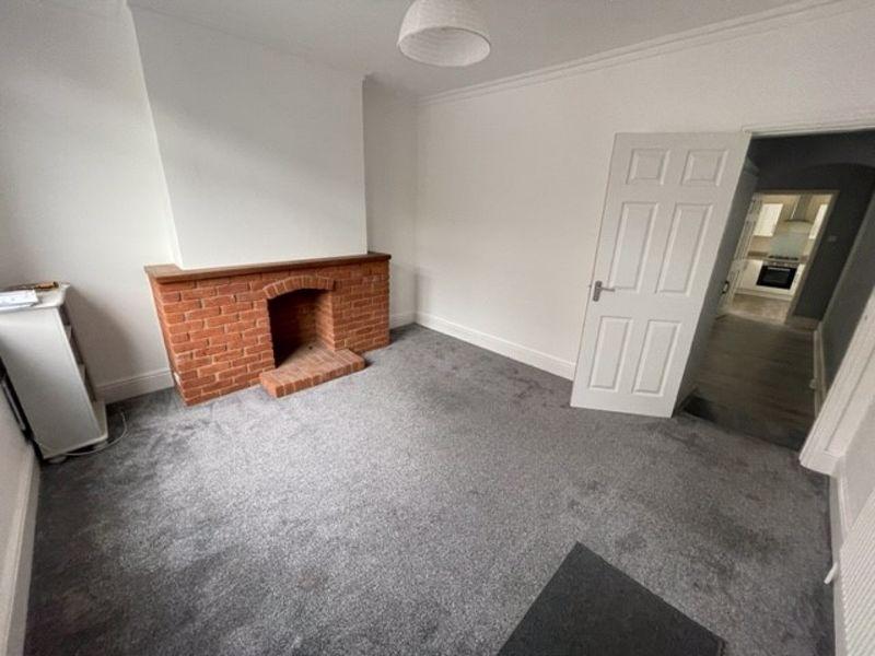 Queen Street, Barwell 2 bed terraced house £700 pcm (£162 pw)