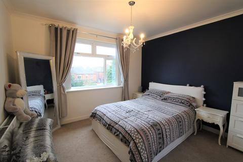 4 bedroom semi-detached house for sale - Meadland Grove, Bolton, BL1