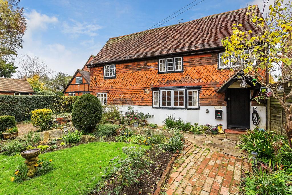 Yew Tree Close, Horley Row, Horley, Surrey, RH6 3 bed detached house
