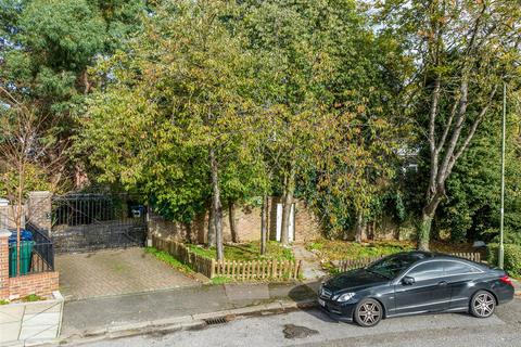 5 bedroom detached house for sale, Canons Close, N2