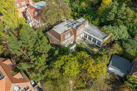 5 bedroom detached house for sale, Canons Close, N2