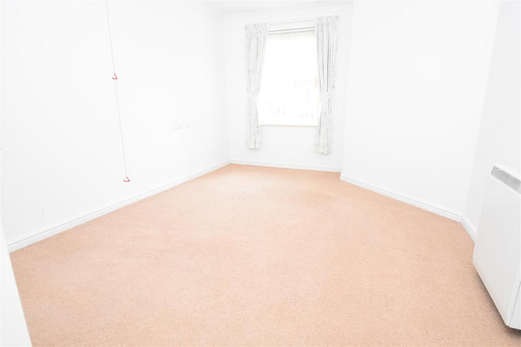Coachman Court, Rochford 1 bed retirement property £1,150 pcm (£265 pw)