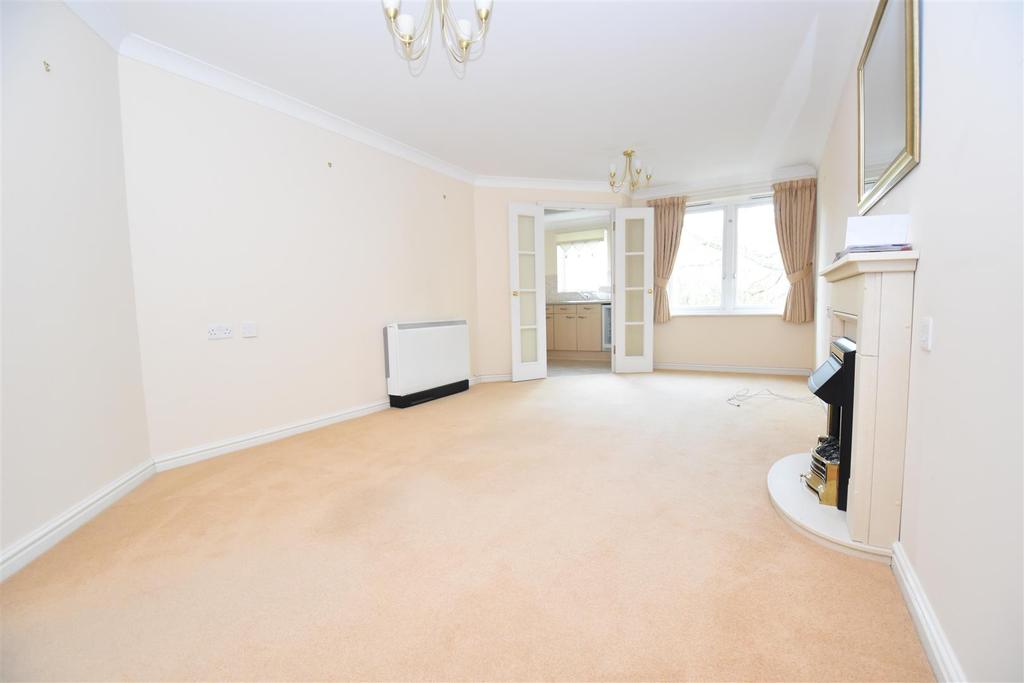 Coachman Court, 35 Ashingdon Road... 2 bed retirement property £1,300