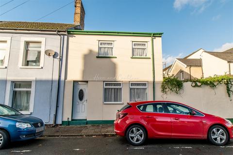 5 bedroom end of terrace house for sale - System Street, Cardiff