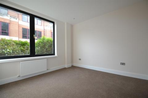 2 bedroom flat to rent, Consort Way, Horley