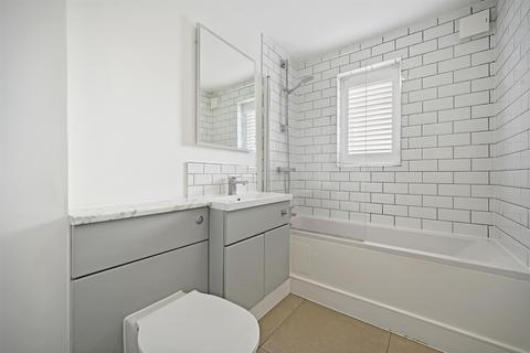 2 bedroom apartment for sale - Donald Woods Gardens, Surbiton