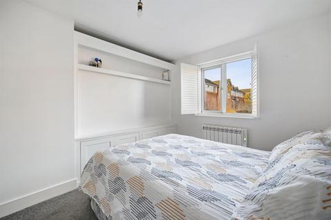 2 bedroom apartment for sale - Donald Woods Gardens, Surbiton