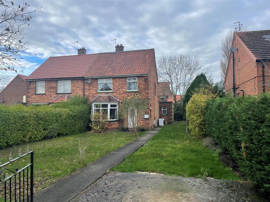 The Oval, Pocklington, York 3 bed semidetached house for sale £215,000