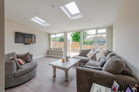 22 Brandsland, Reigate, RH2 7PA