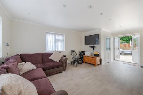 22 Brandsland, Reigate, RH2 7PA