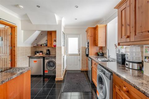 22 Brandsland, Reigate, RH2 7PA