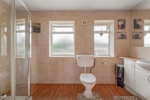 22 Brandsland, Reigate, RH2 7PA