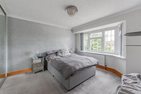 22 Brandsland, Reigate, RH2 7PA