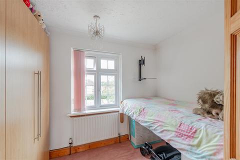 22 Brandsland, Reigate, RH2 7PA