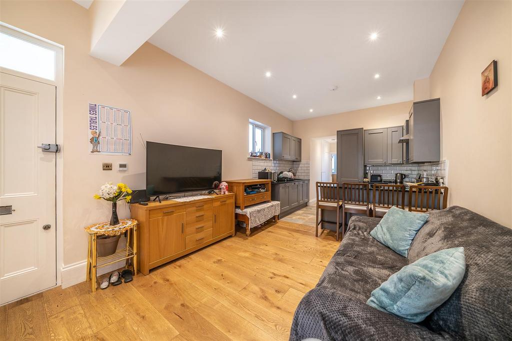 Station Road, Penge, SE20 2 bed flat for sale - £290,000