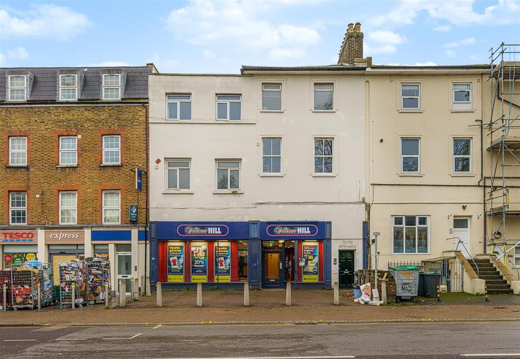 70-72c High Street-8.JPG