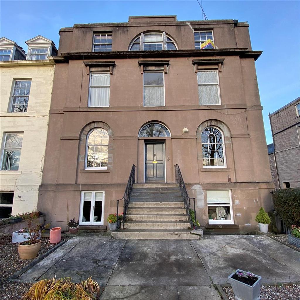 Marshall Place, Perth 2 bed flat £850 pcm (£196 pw)