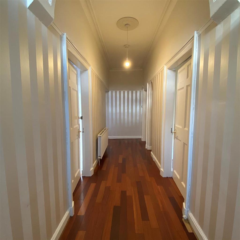 Marshall Place, Perth 2 bed flat £850 pcm (£196 pw)