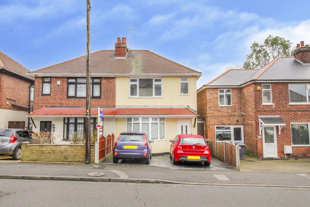 School Lane, Chilwell, Nottingham... 3 bed semidetached house £875 pcm (£202 pw)