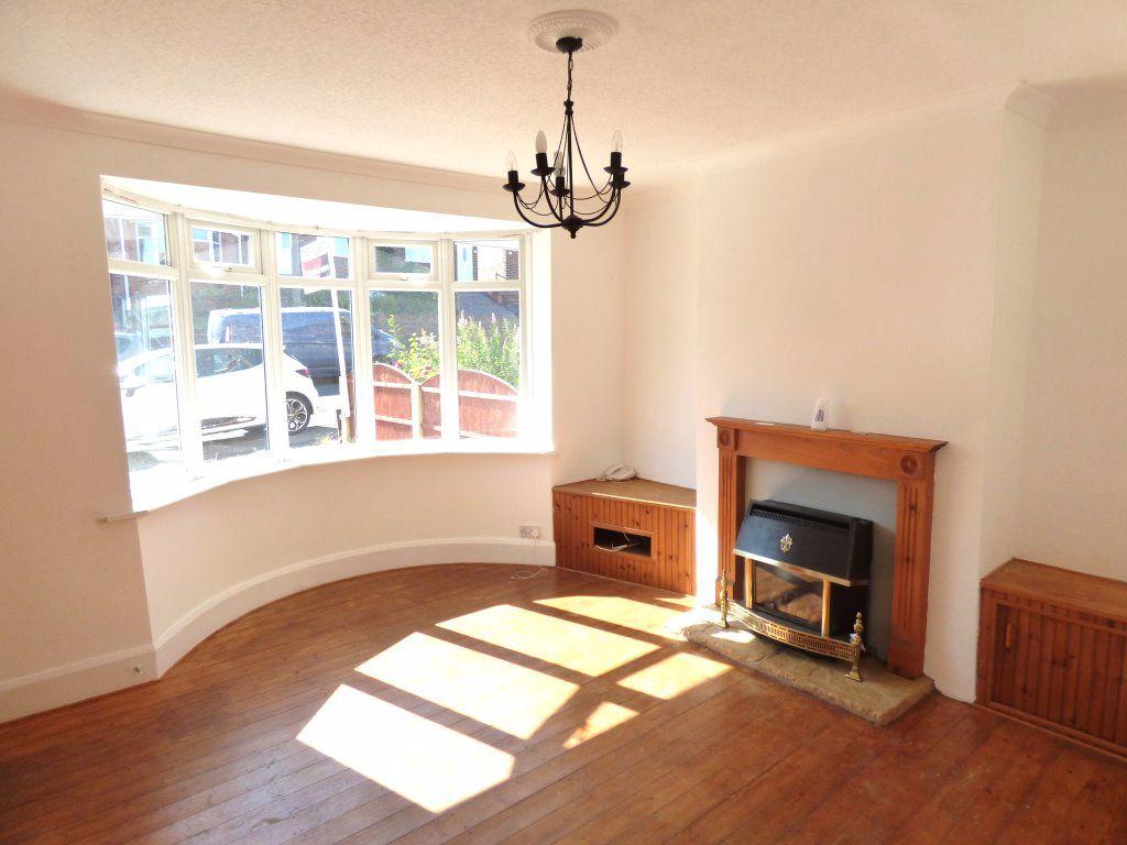 School Lane, Chilwell, Nottingham... 3 bed semidetached house £875 pcm (£202 pw)