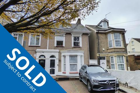 18 The Grove, Gravesend, DA12 1DX