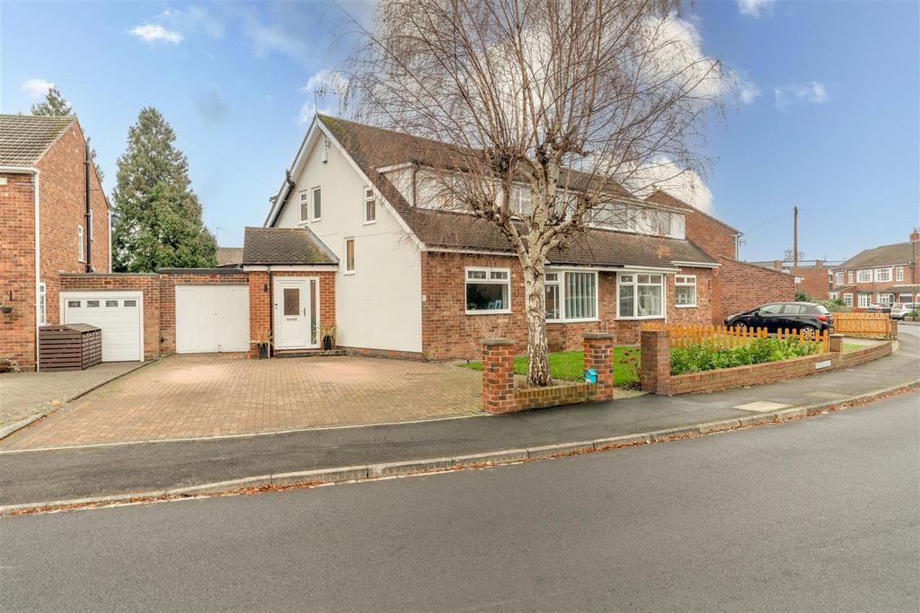 Princes Road, Brunton Park, Gosforth NE3 4 bed semidetached house £425,000