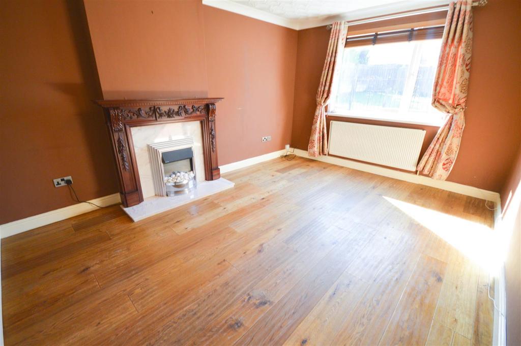 Rectory Road, Killamarsh, Sheffield, S21 3 bed semidetached house £