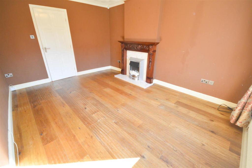 Rectory Road, Killamarsh, Sheffield, S21 3 bed semidetached house £