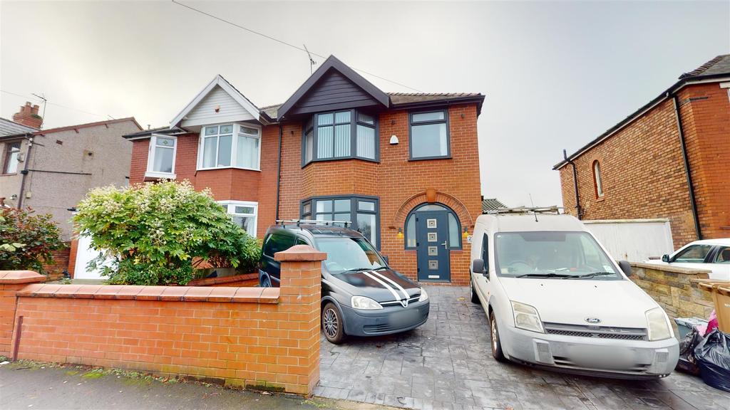 Knowsley Road, St. Helens, WA10 4 3 bed semidetached house £1,250