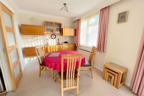 2 bedroom flat for sale - Camelia, Earlsdon Way, Highcliffe, Christchurch
