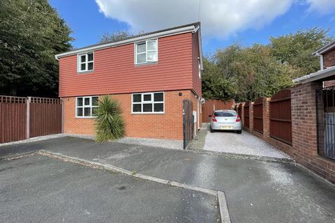 3 bedroom detached house for sale - Lynbrook Close, Dudley