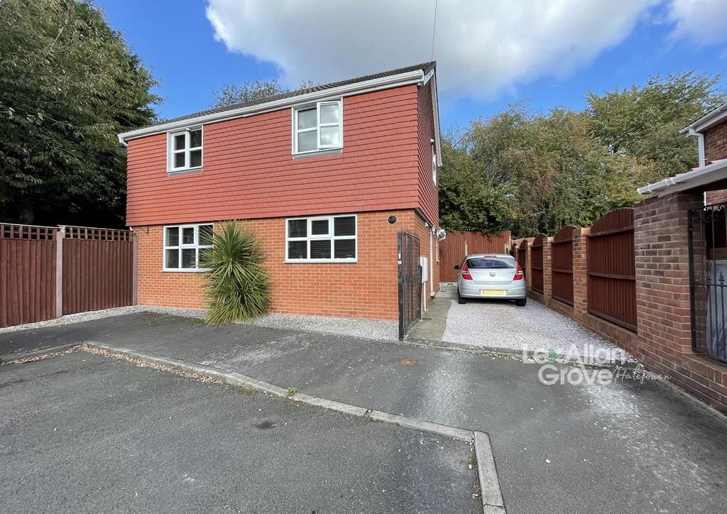 Lynbrook Close, Dudley 3 bed detached house for sale £290,000