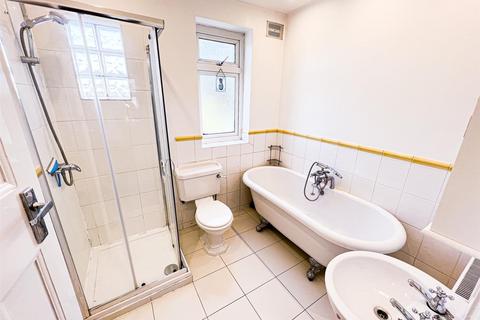 33 Albert Avenue, London, E4 8LG