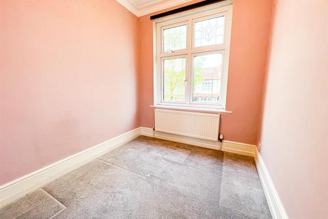 33 Albert Avenue, London, E4 8LG