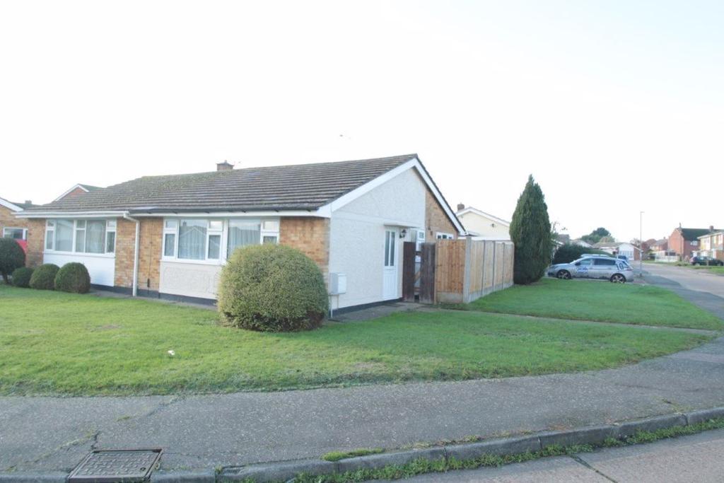 Heycroft Way, Tiptree 2 bed bungalow to rent £1,100 pcm (£254 pw)