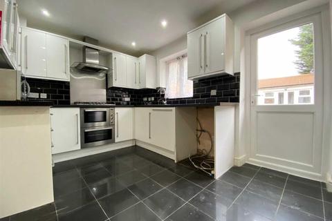 5 bedroom house for sale - Glandford Way, Chadwell Heath, Romford