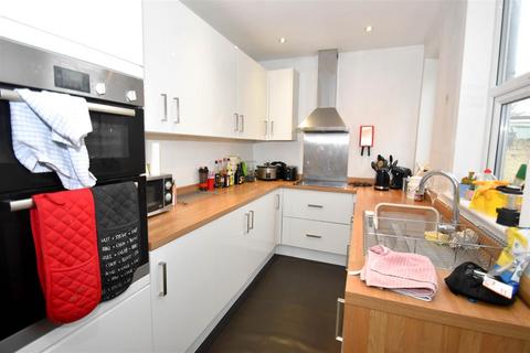 4 bedroom house to rent, Hartoft Street, Fishergate