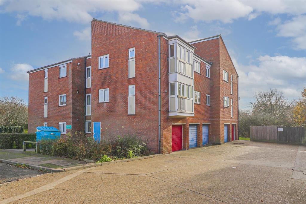Red Willow, Harlow 2 bed apartment £210,000