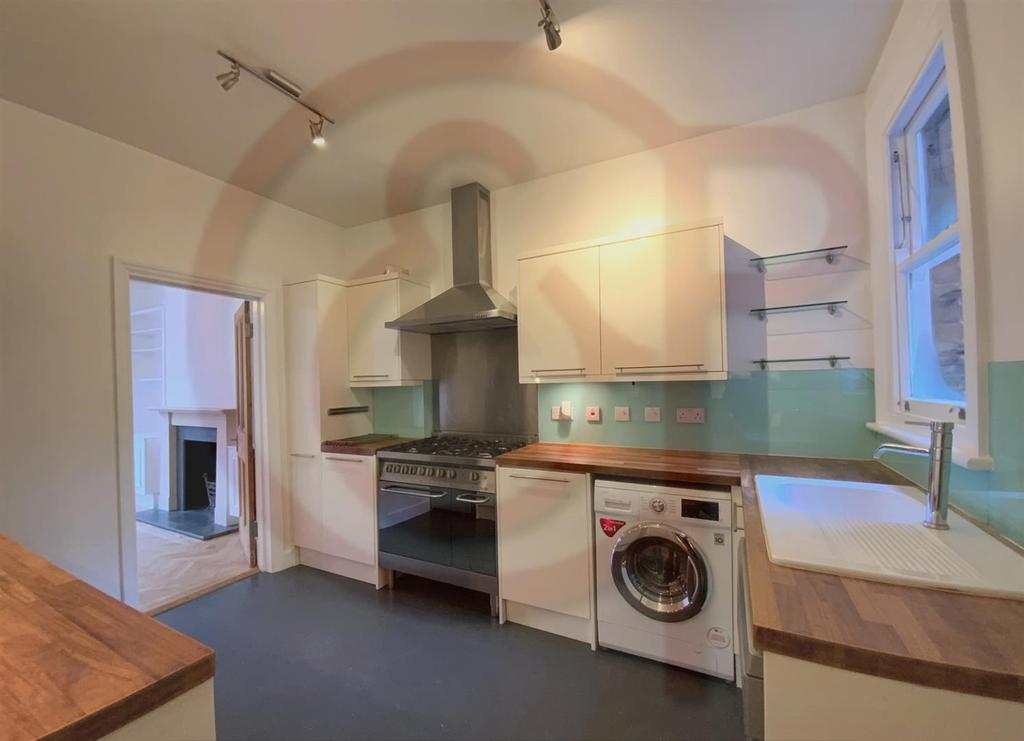 Mill Hill Road, Acton, W3 2 bed flat £2,200 pcm (£508 pw)