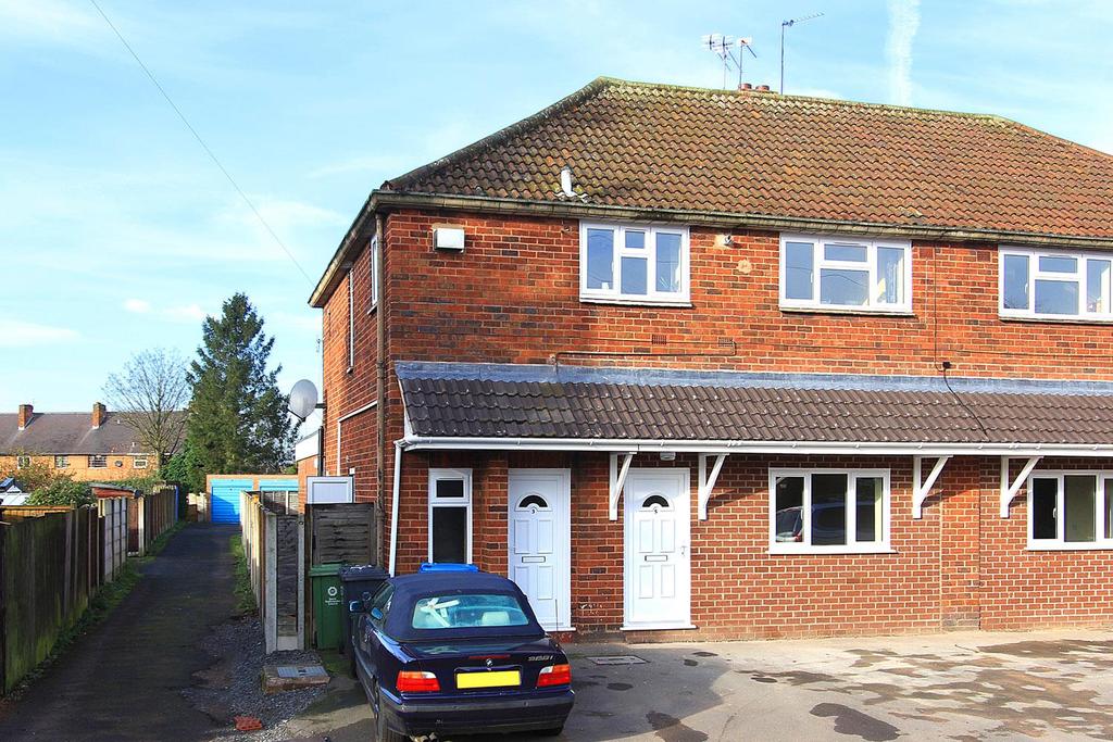 WOMBOURNE, Jenks Road 1 bed flat £465 pcm (£107 pw)